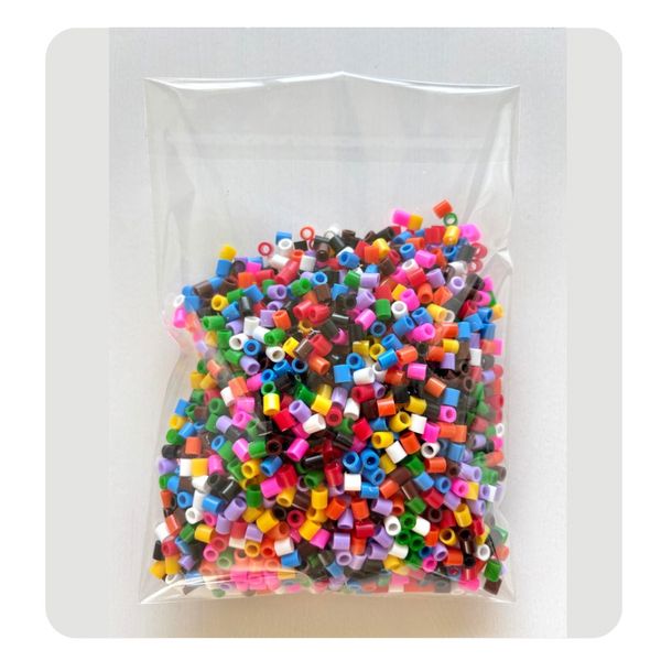 Småperler i forskjellige farger